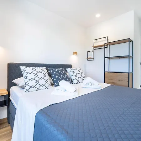 4 Bedroom Cozy In Prázdninový dům *