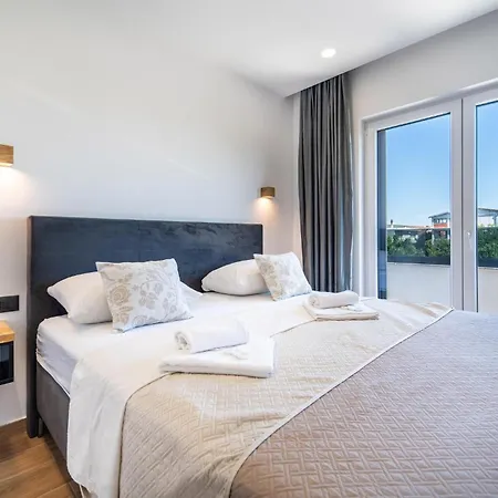 4 Bedroom Cozy In Prázdninový dům