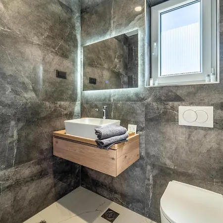 4 Bedroom Cozy In *