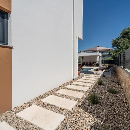 4 Bedroom Cozy In بيت للعطل *