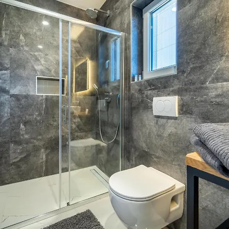Cozy In With Outdoor Swimming Pool Holiday home *