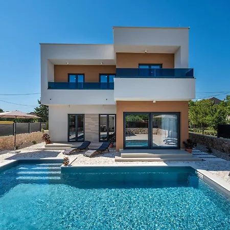 Holiday home Cozy In With Outdoor Swimming Pool *