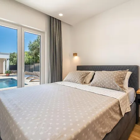 Holiday home Cozy In With Outdoor Swimming Pool *