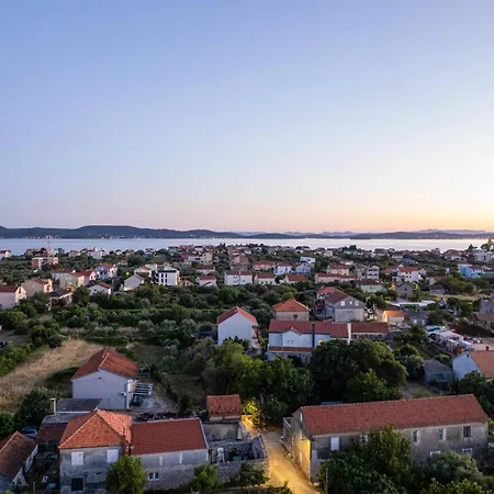 Сasa de vacaciones 4 Bedroom Cozy In *
