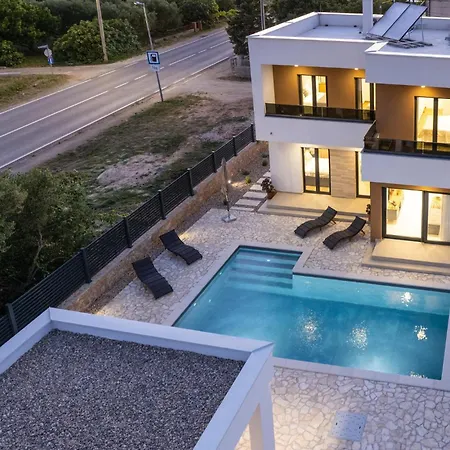 Cozy In With Outdoor Swimming Pool * Sukosan